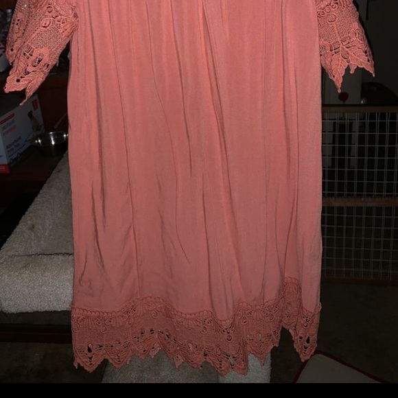 clothes - Picture 2 of 7